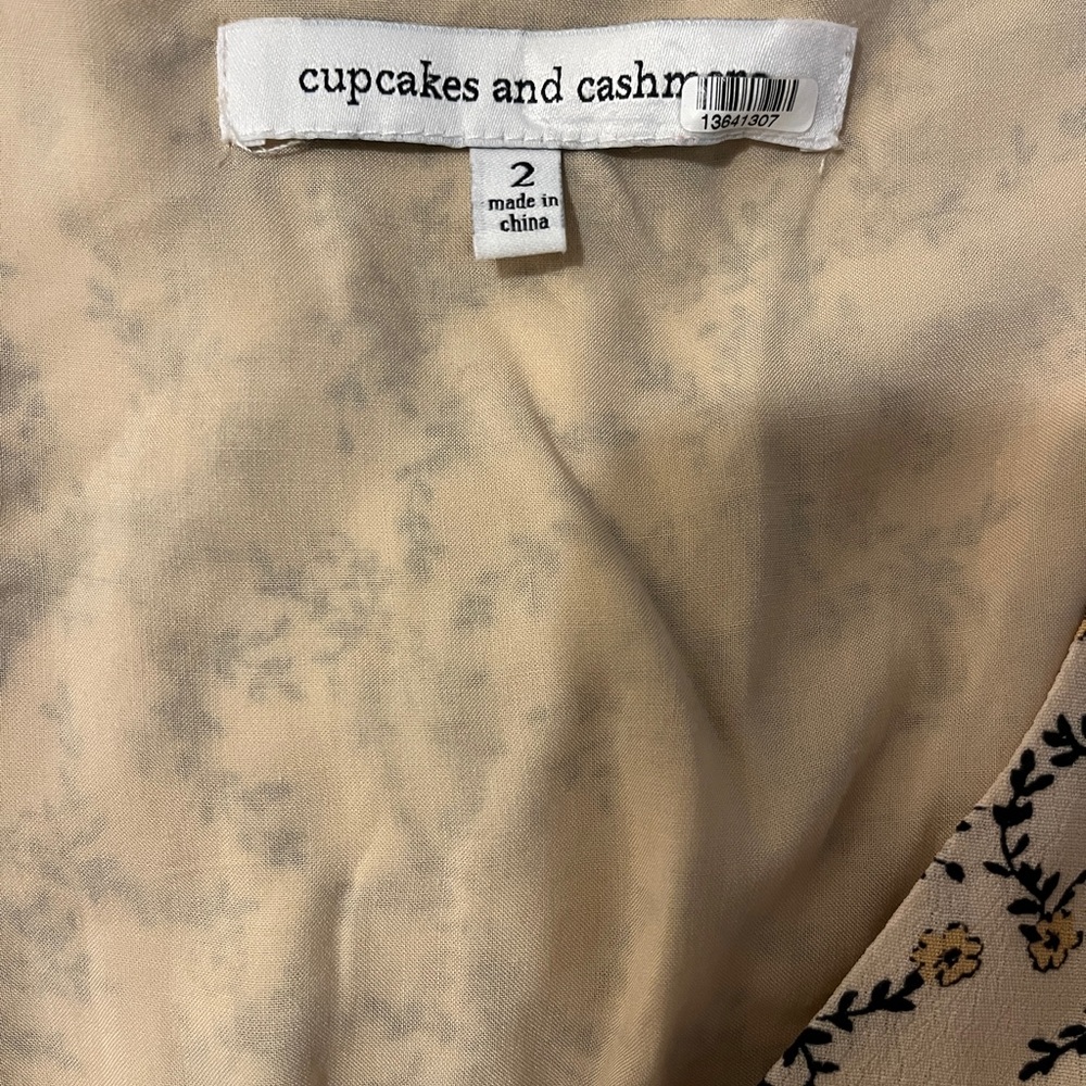 Cupcakes and cashmere Floral V-Neck Dress - Picture 11 of 11